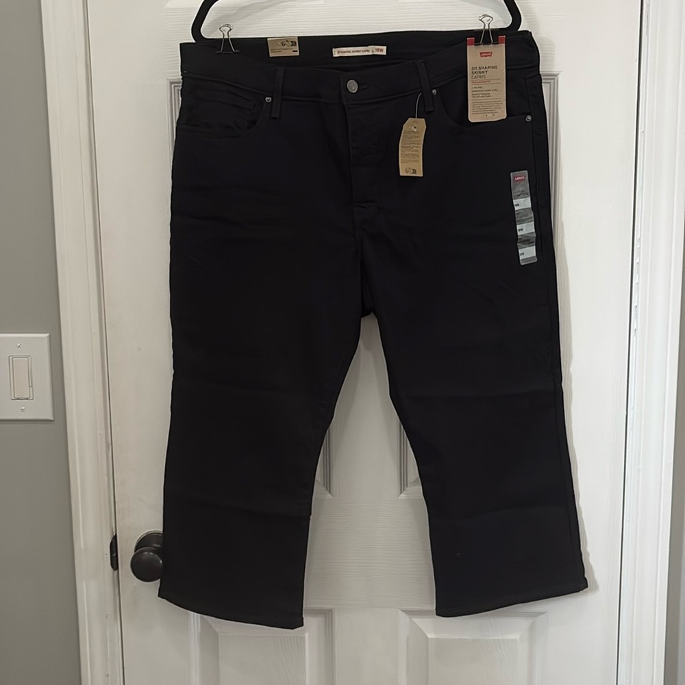 NWT Women’s Levi 311 Shaping Skinny Capri 18W